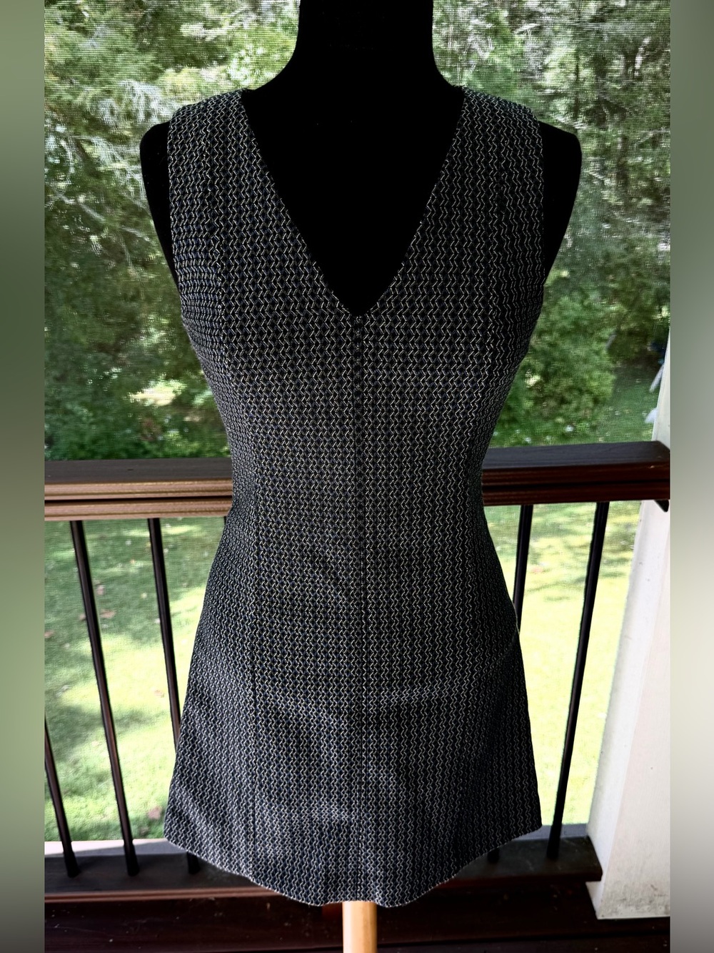 Theory Easy Shift V-neck Dress in Shadow Jacquard Black Gray Chevron Size 2 EUC
